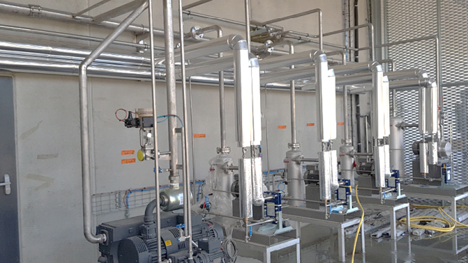 Usine-Floral-Concept-Industrie-de-la-Parfumerie-et-des-Arome-1
